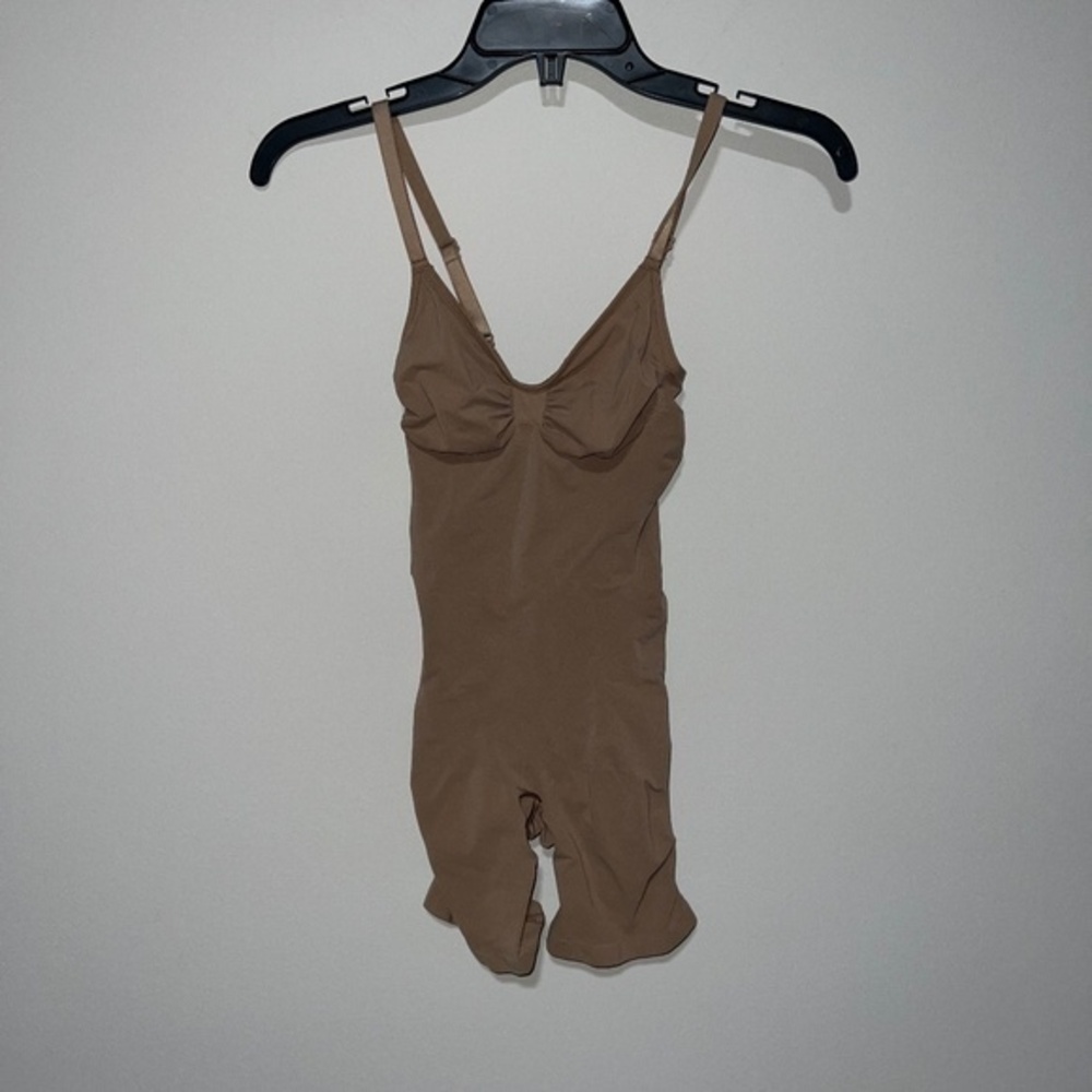 SKIMS SEAMLESS SCULPT MID THIGH BODYSUIT SIENNA LARGE